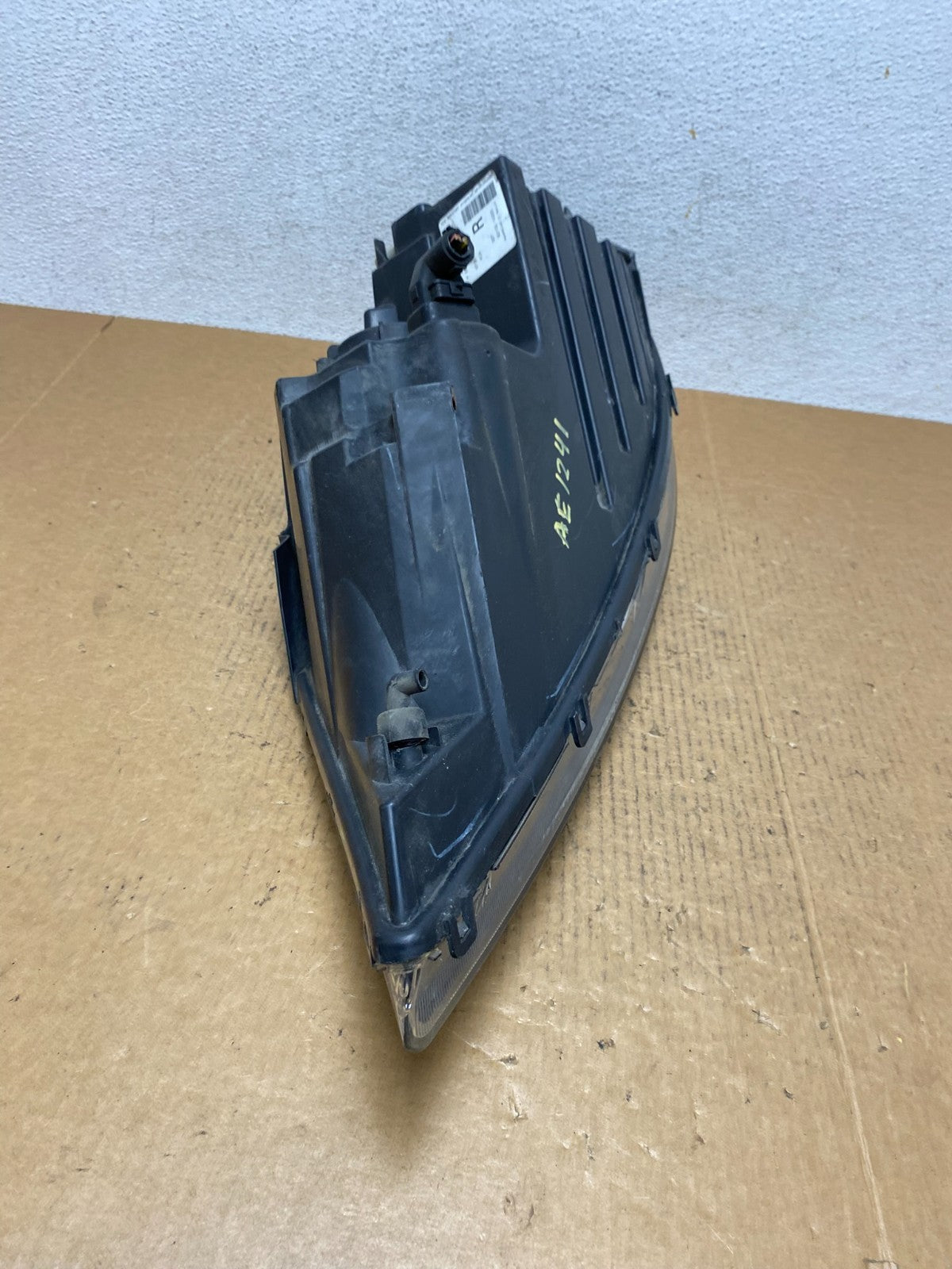 2011 to 2013 Kia Sorento Right Passenger RH Side Headlight Halogen AE1241 DW8