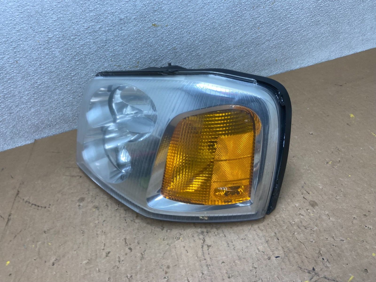 2002 to 2009 Gmc Envoy Left Driver Lh Side Headlight Halogen Oem Z9258 DW1