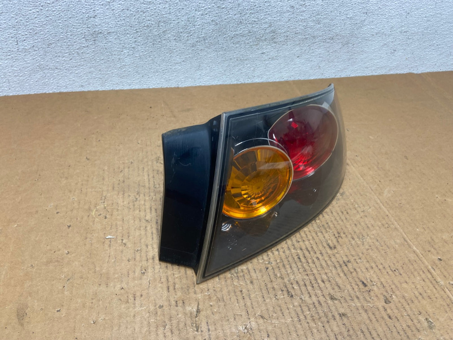 2004 2005 Mazda 3 Right Passenger RH Side Tail Light AE0347 LK2