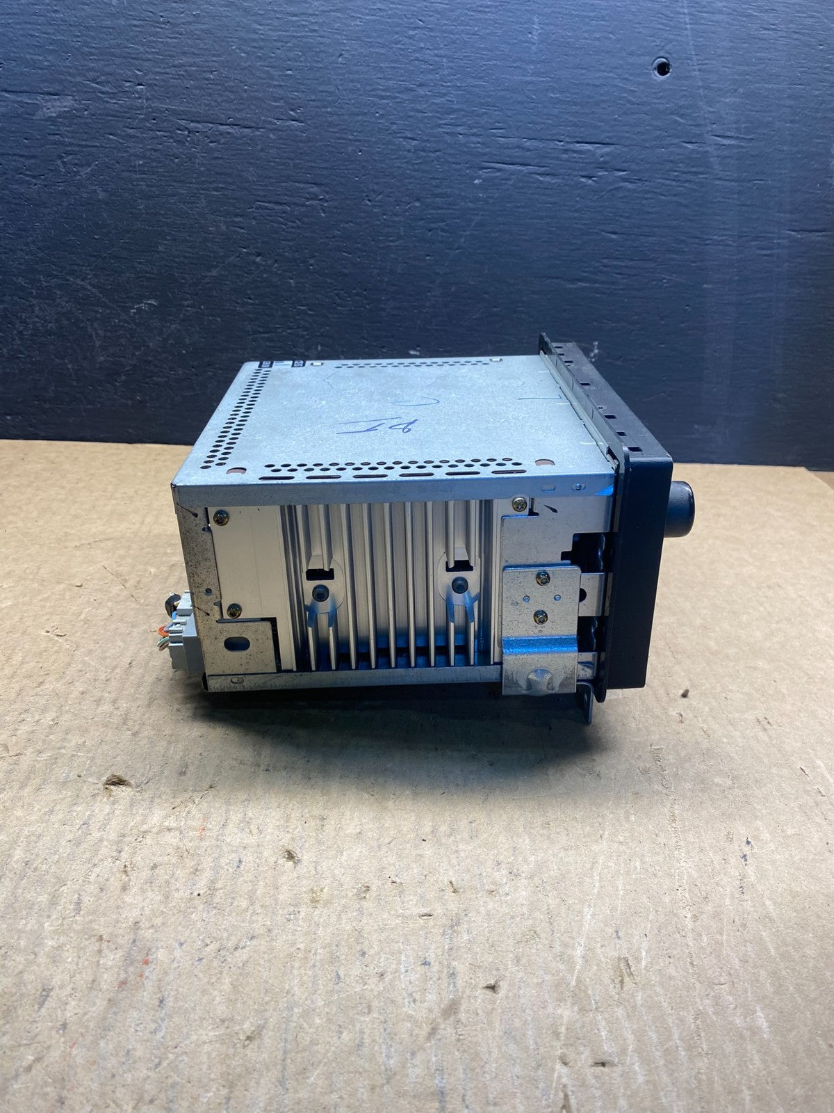 2003 - 2005 Lincoln Aviator Radio AM/FM CD Player Cassette AC7125 DG2
