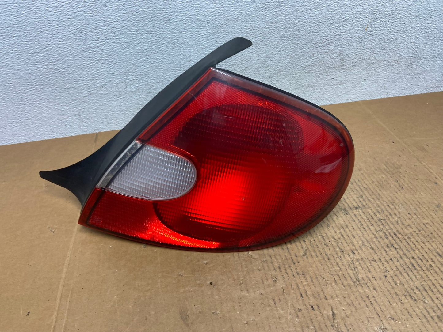 2000 2001 2002 Dodge Neon Right Passenger RH Side Tail Light AE0304 LK0