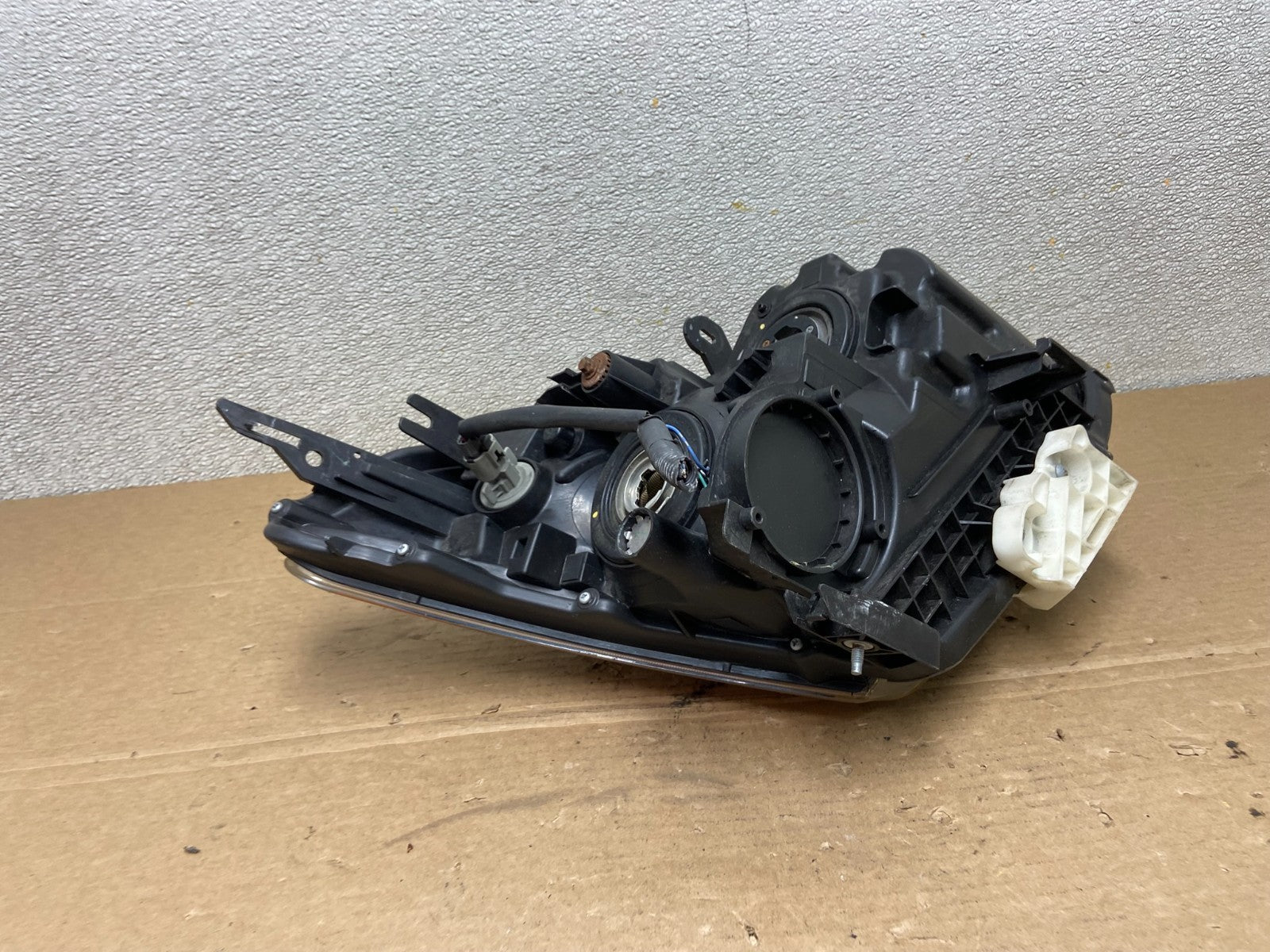 2008 to 2013 Nissan Rogue Left Driver LH Halogen Headlight Oem AB4652 DW7
