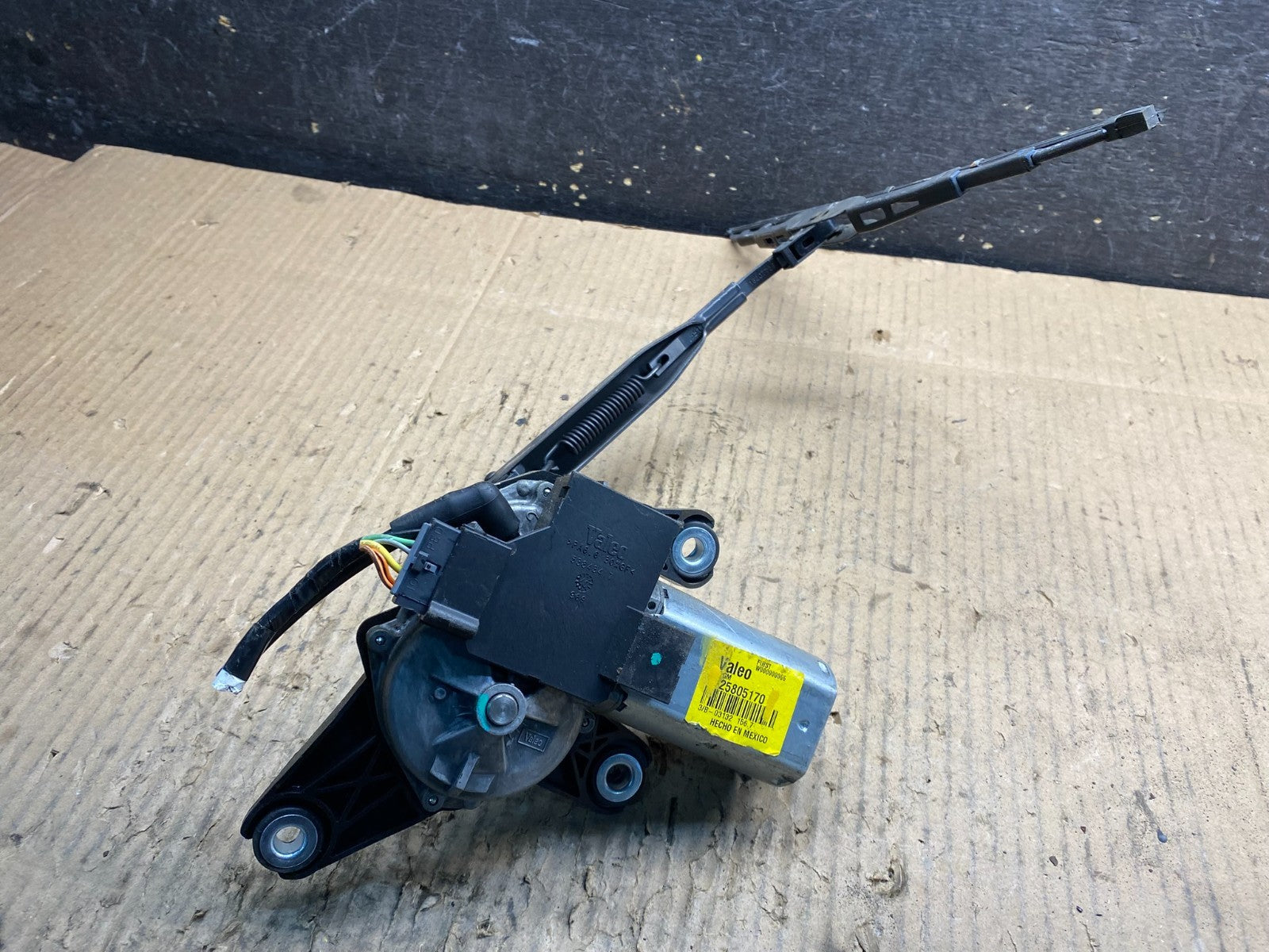 2004 to 2009 Cadillac SRX Rear Windshield Washer Wiper Motor Y1379 DG5
