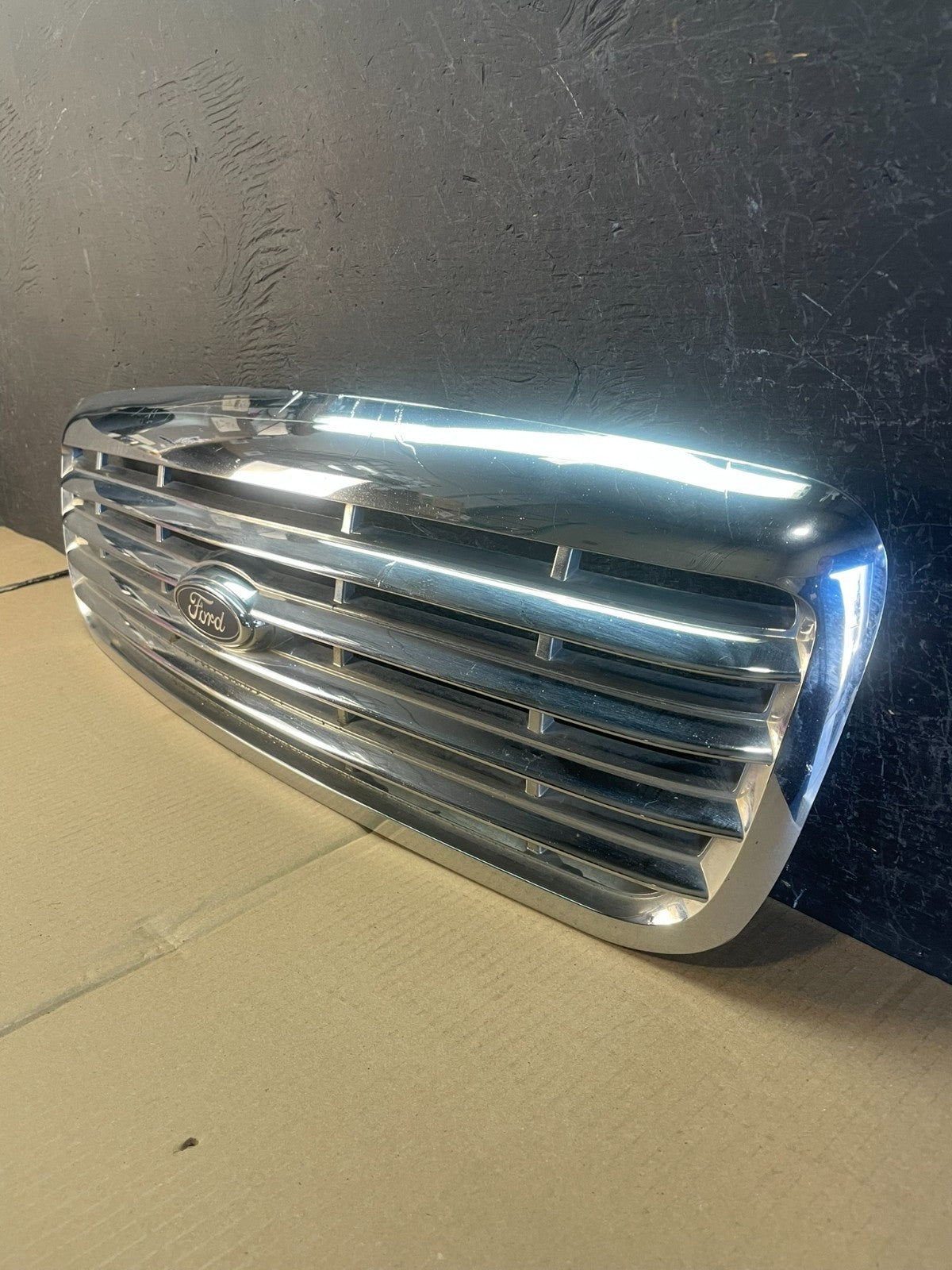 2003 to 2011 Ford Crown Victoria Front Upper Grille Grill Chrome ae3429 DG1
