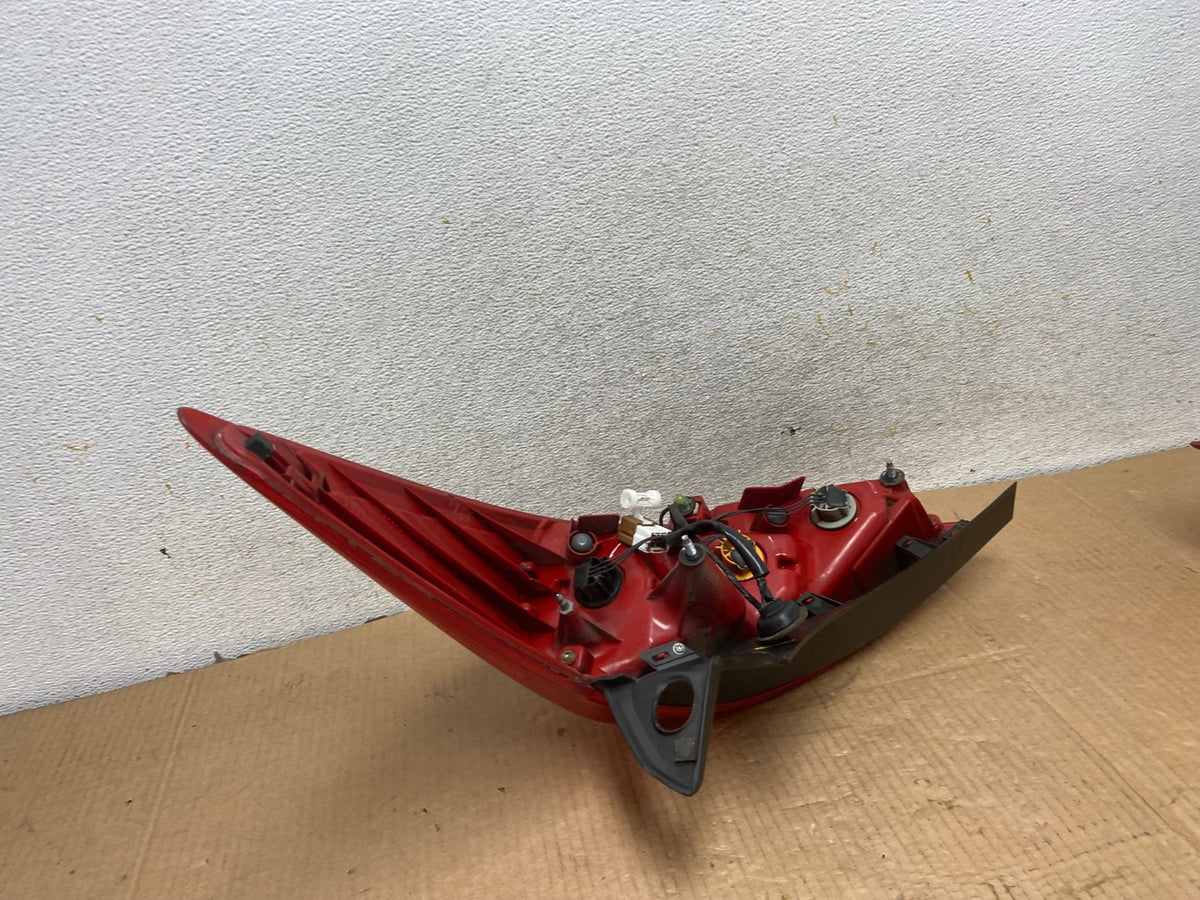 2007 - 2012 Nissan Versa Hatchback Left Driver Side Lh Tail Light AI6983 LK4