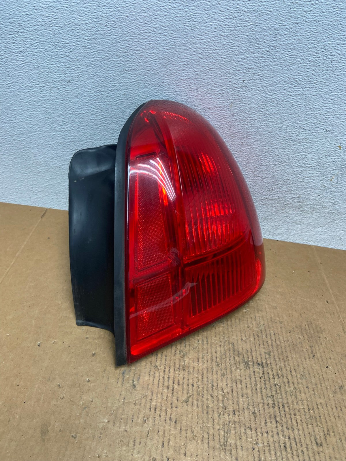 2003 to 2011 Lincoln Town Car Right Passenger Rh Tail Light AE0628 LK2