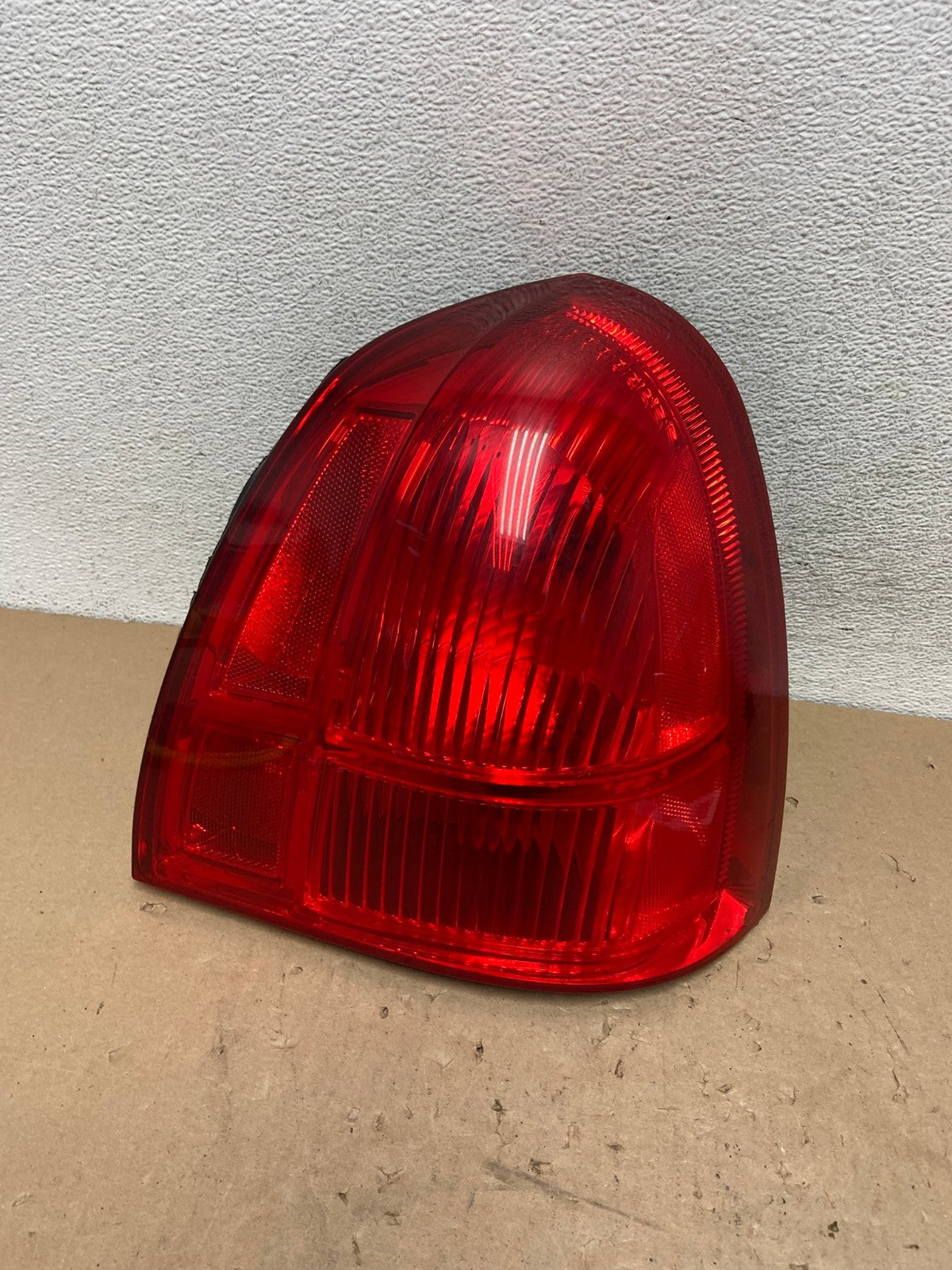 2003 to 2011 Lincoln Town Car Right Passenger Rh Tail Light AG4172 LK0