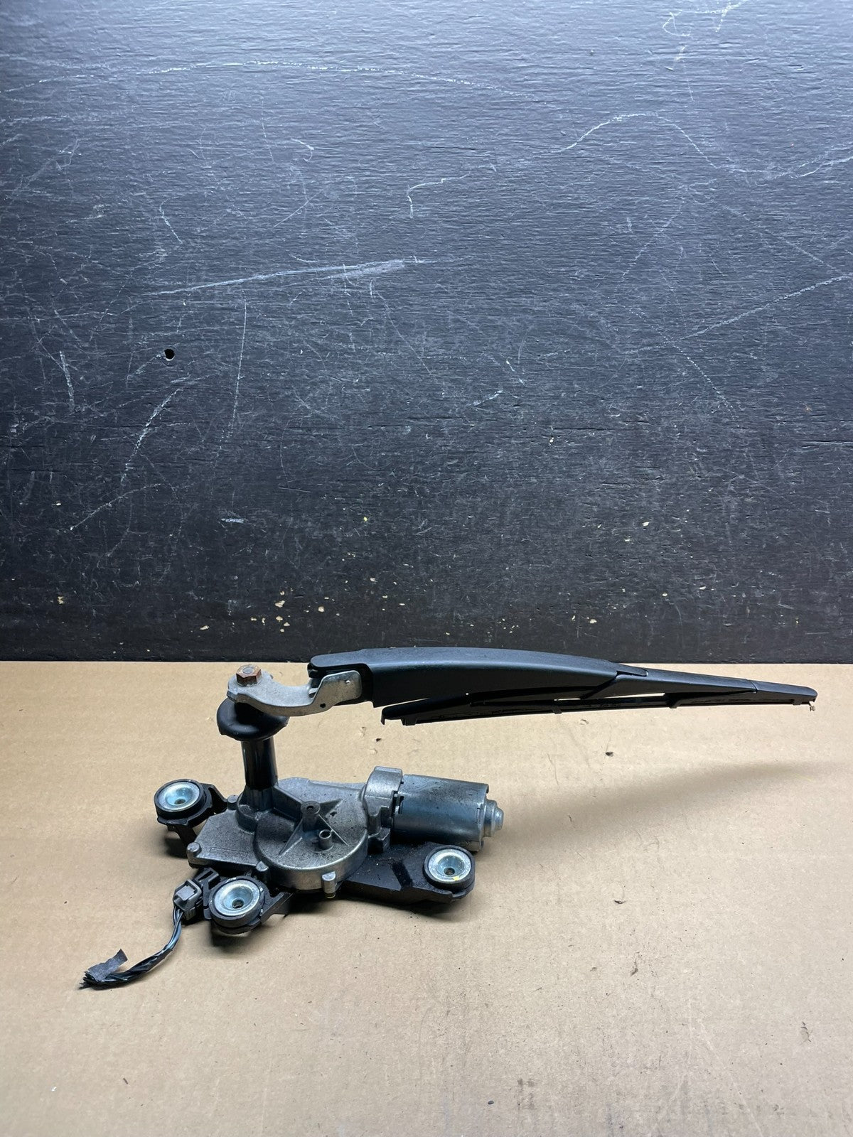 2012 to 2014 Ford Focus Rear Windshield Wiper Motor OEM BV61-17K441-AA w4326 dg1