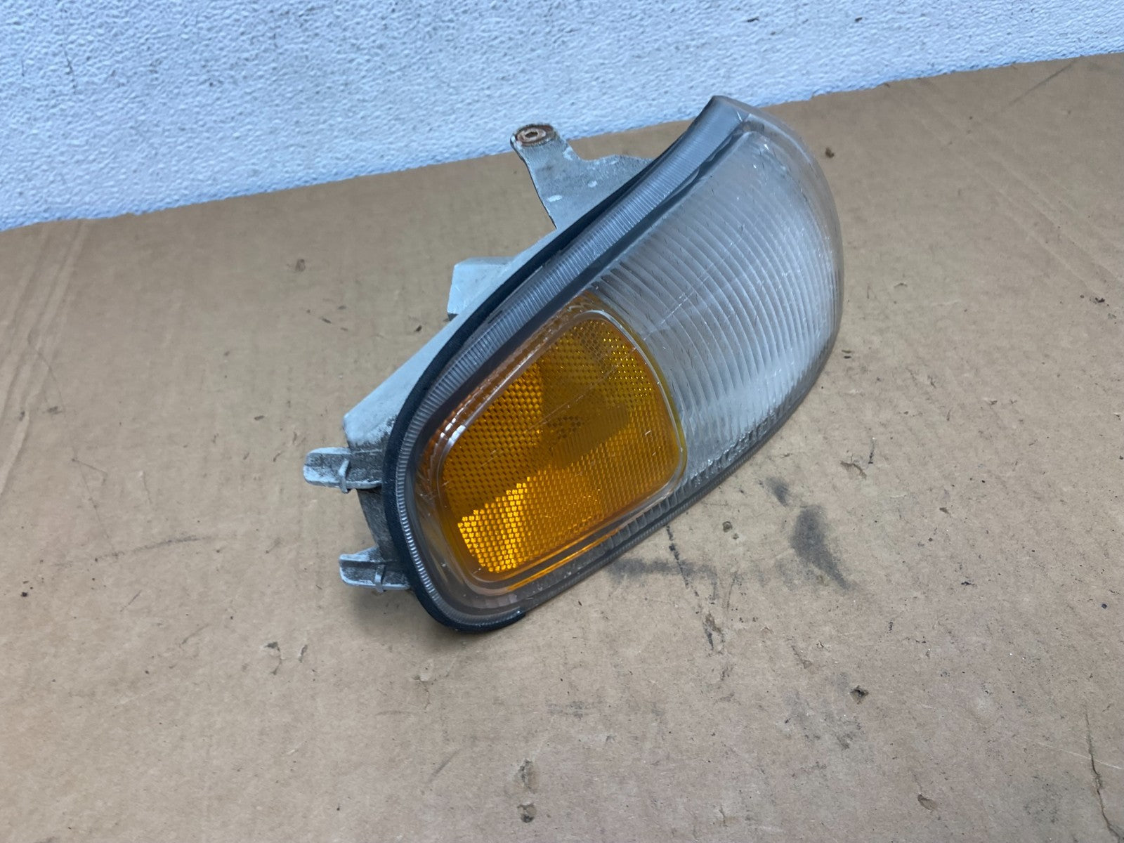 1995 to 1996 Toyota Camry Right Passenger RH Side Turn Signal AD2743 DW2