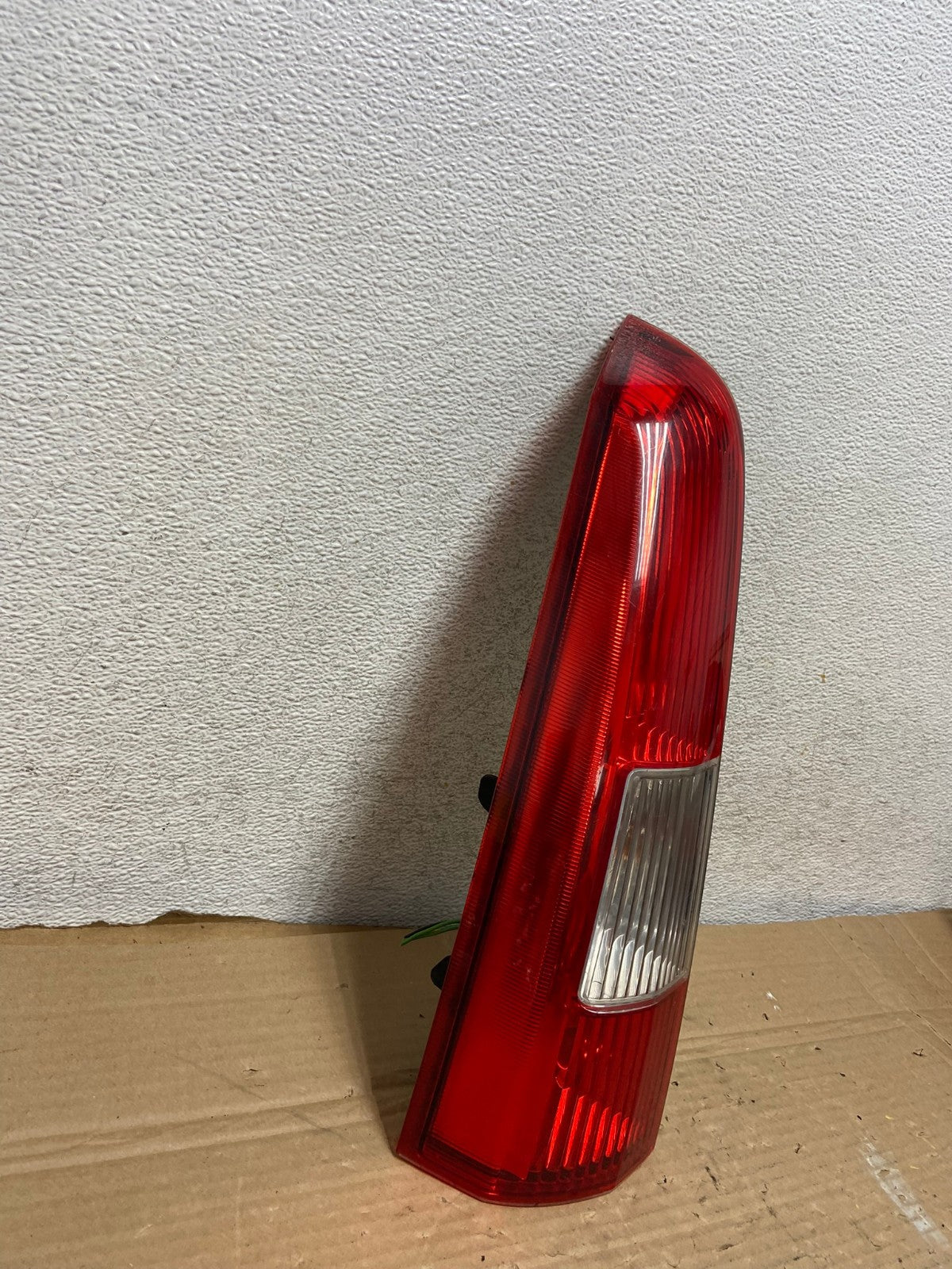 2001 - 2004 Volvo XC70 V70 Left Driver LH Side Tail Light Upper AG9074 LK1