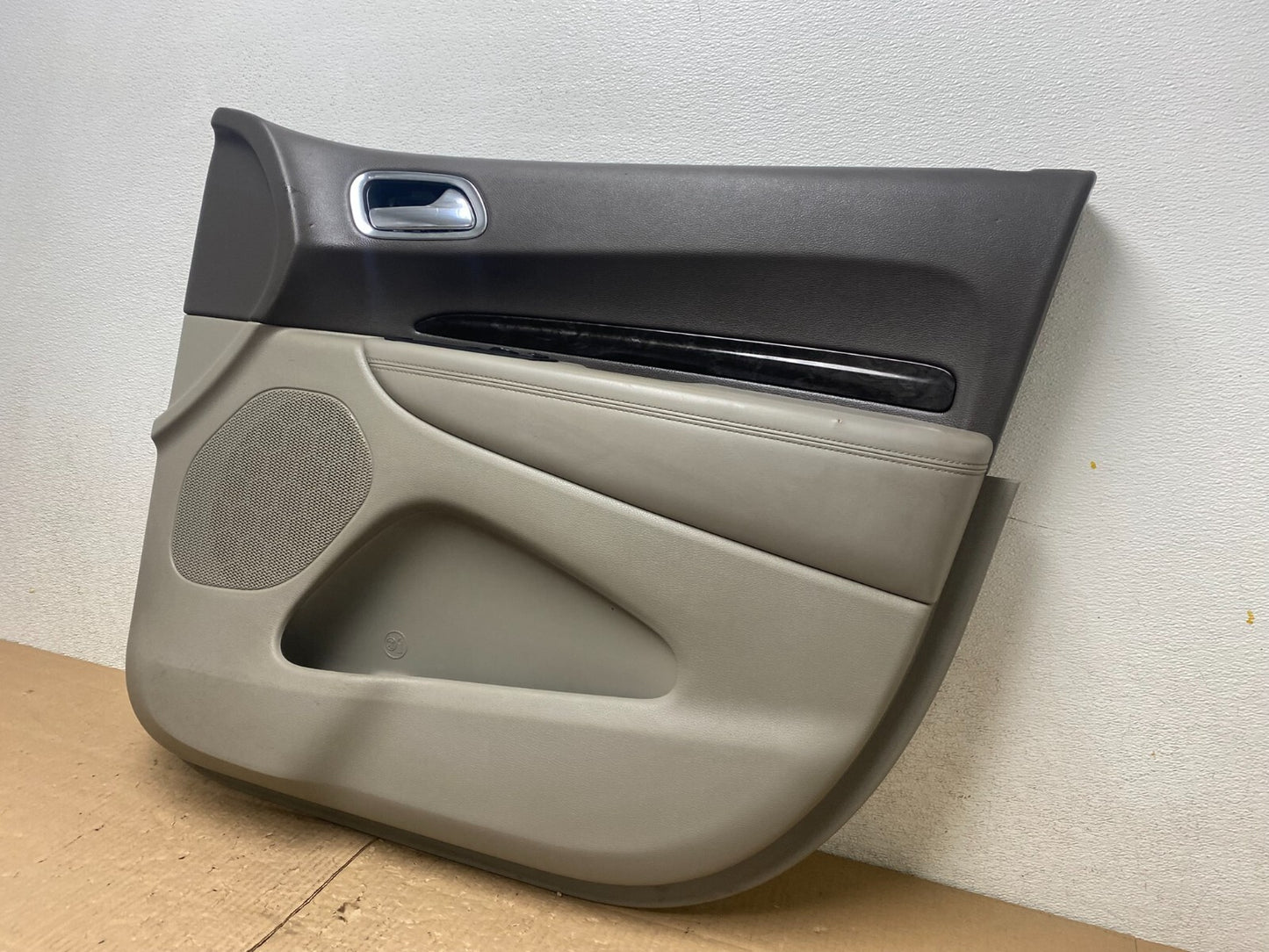 2011 to 2019 Jeep Grand Cherokee Front Right Passenger Side Panel Door M5560 DG1
