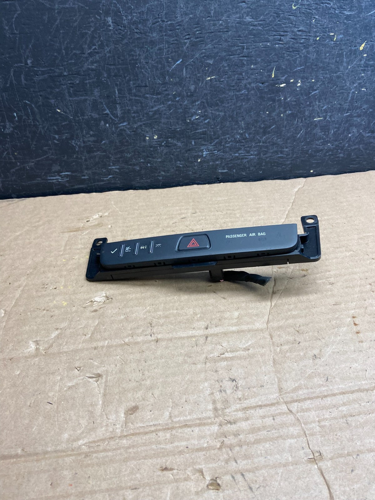 2013 - 2017 Buick Enclave Center Dash Hazard Waring Multi Switch AF2005 DW0