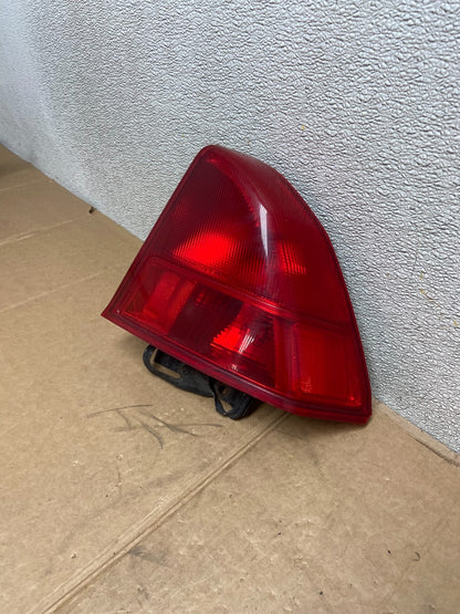2001 2002 Honda Civic Sedan Right Passenger Rh Side Tail Light AA1278 DW1