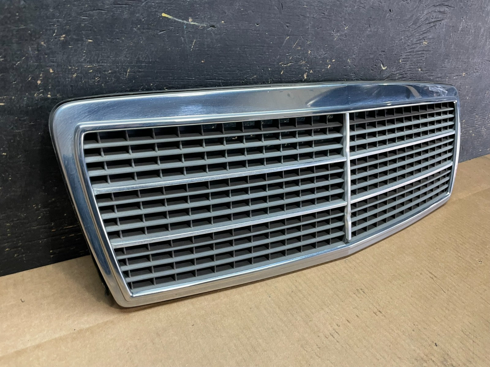 1994-1997 Mercedes C-Class C230 C320 C350 Front Upper Grill Grille OEM AA9119 DG1