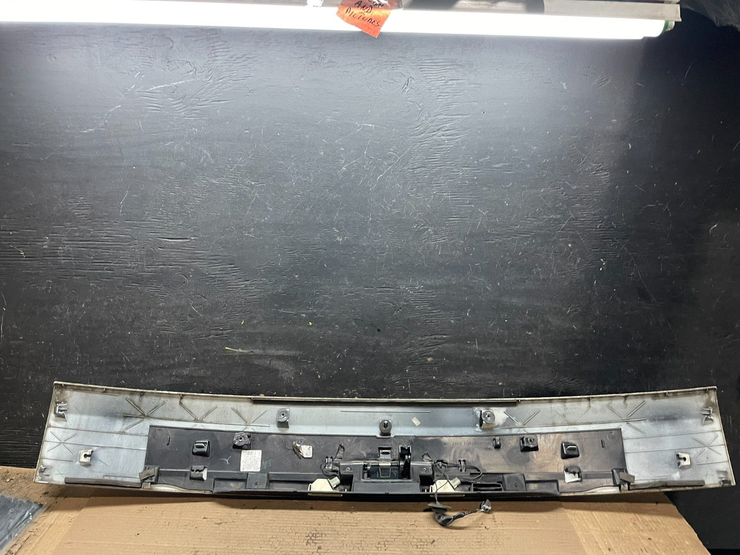 2011-2018 Dodge Grand Caravan Rear Tail Gate Trim Molding Panel U8131 DG10