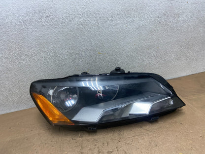 2012-2015 Volkswagen Passat Right Passenger RH  Halogen Headlight OEM Y8320 DW0