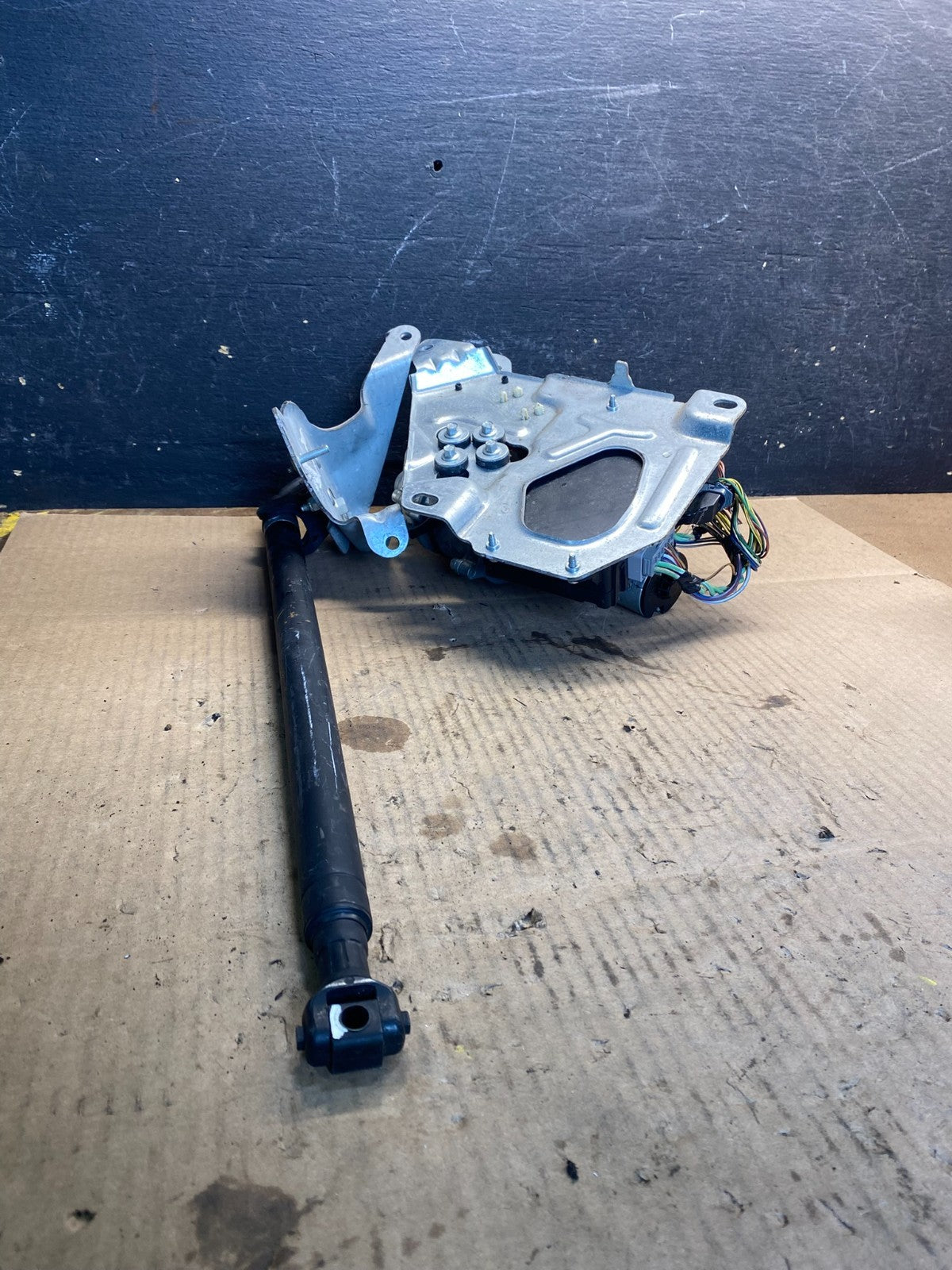2007 to 2014 Ford Edge MKX Rear Trunk Liftgate Power Motor Actuator OEM z4781 DG4