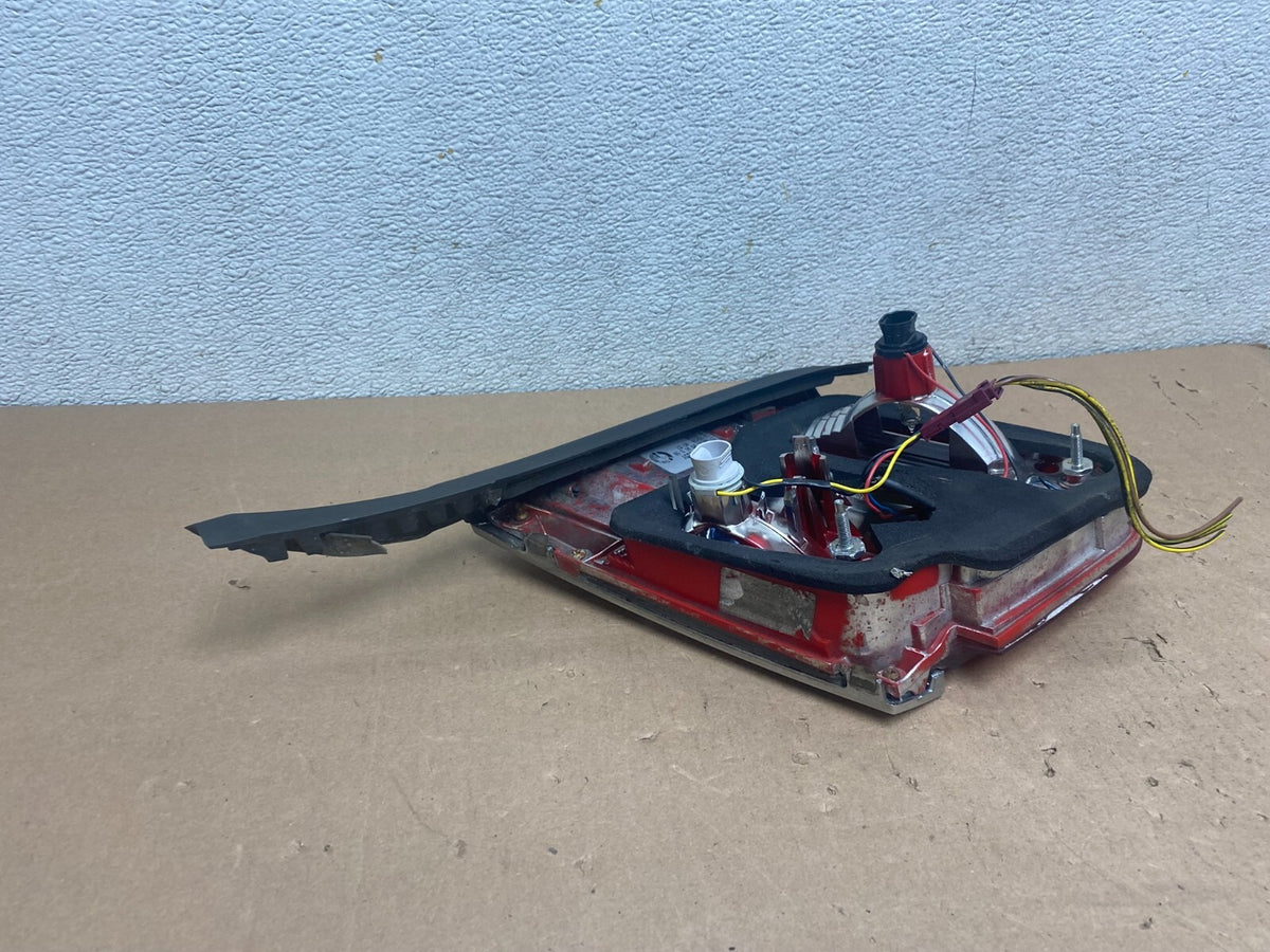 2009-2012 BMW 7-Series F01 F02 750i 750Li Left Driver Inner Tail Light M1940 DW6
