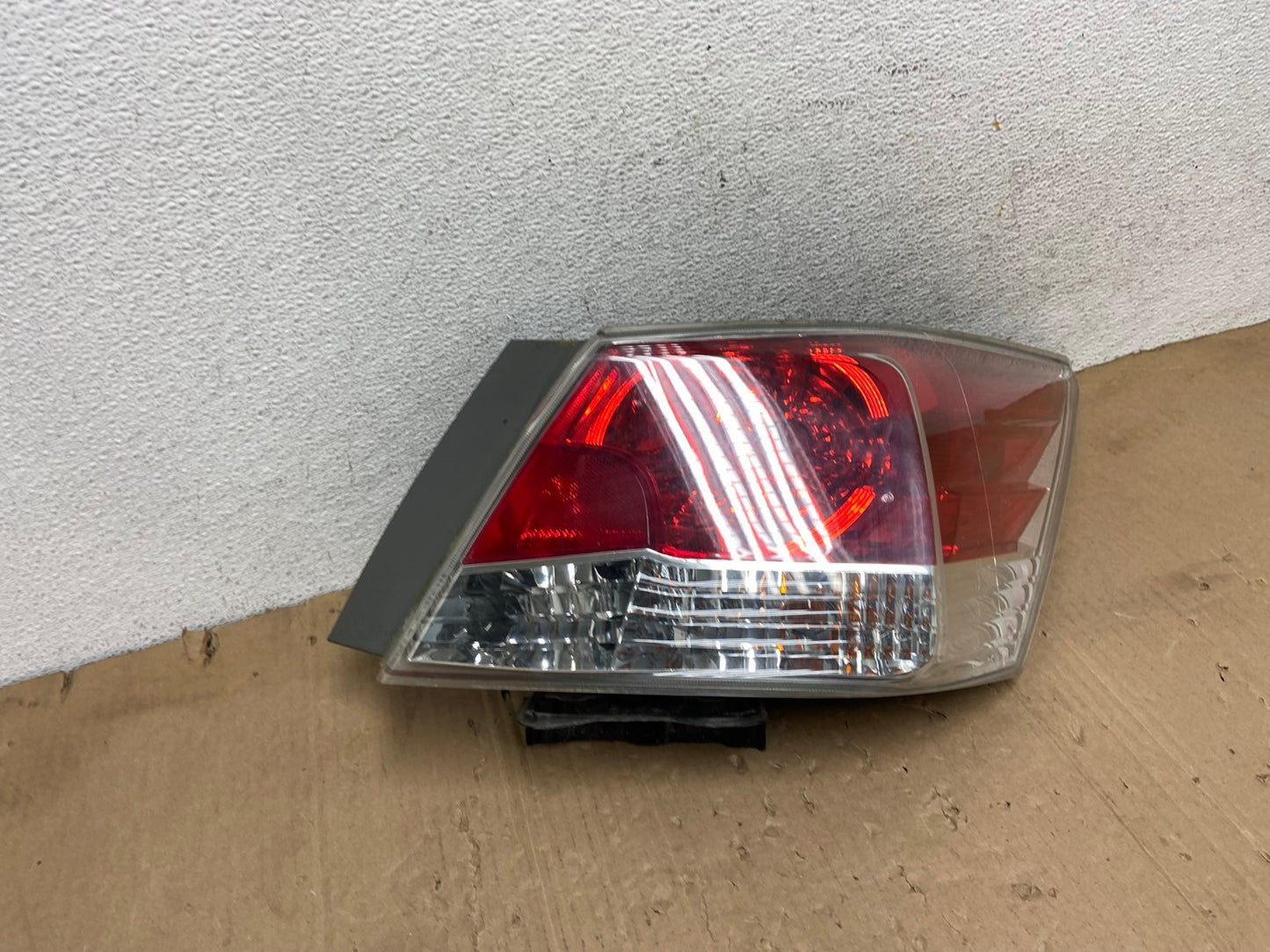 2008 to 2012 Honda Accord Sedan Tail light Right Passenger RH AE9183 LK2