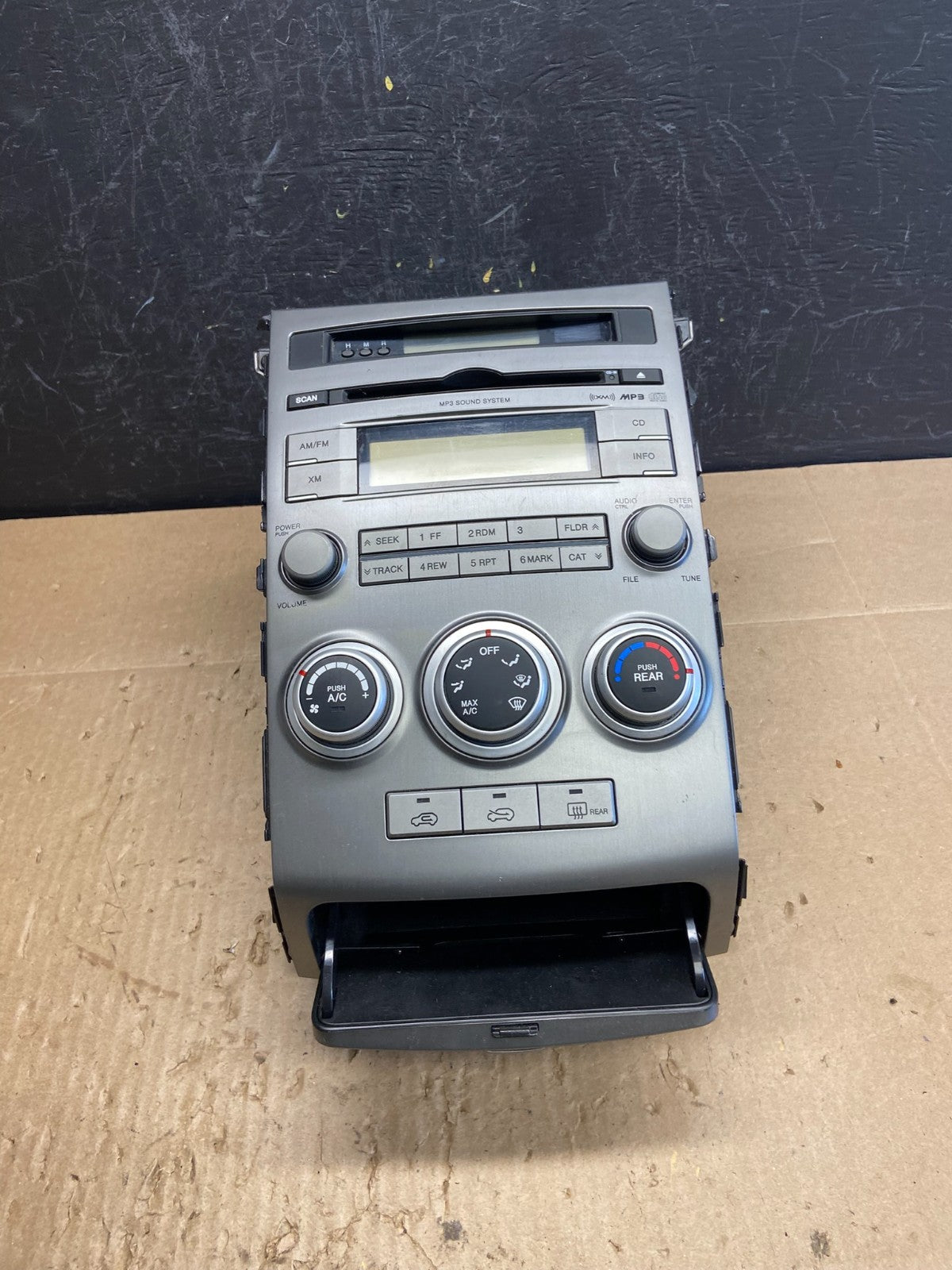 2007 to 2008 Hyundai Veracruz Auto Climate Temp Control Radio Bezel OE AC9229 DG1