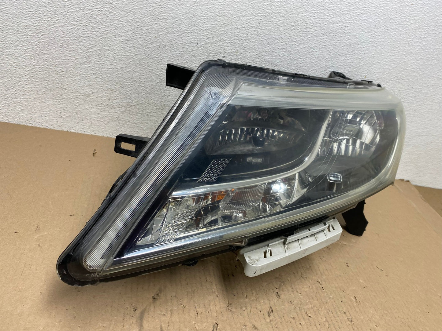 2013 to 2016 Nissan Pathfinder Left Driver LH Headlight Halogen AE8826 LK2