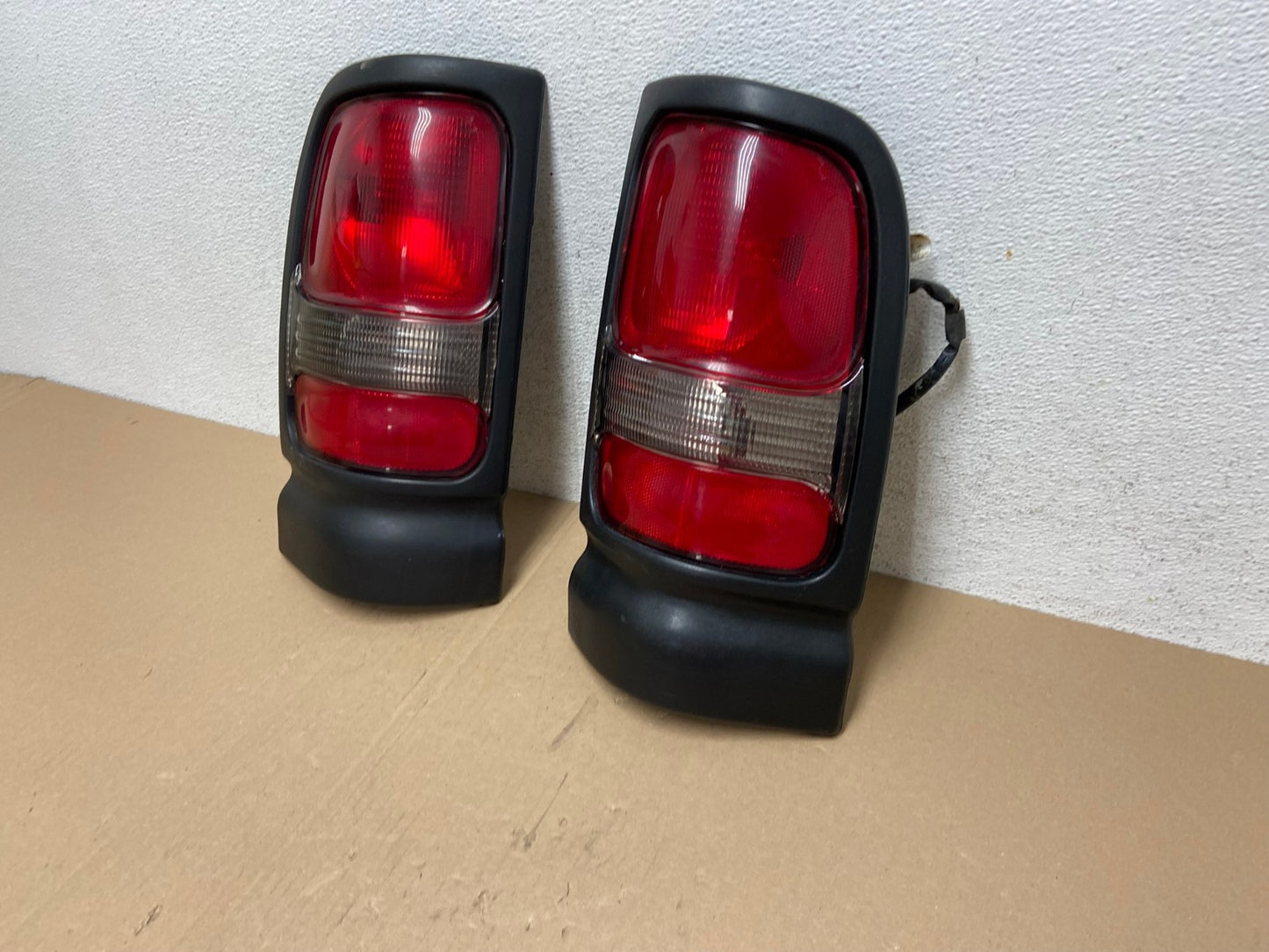 1994 to 2001 Dodge Ram 1500 Left+Right Tail Lights DEPO AE7152 LK1