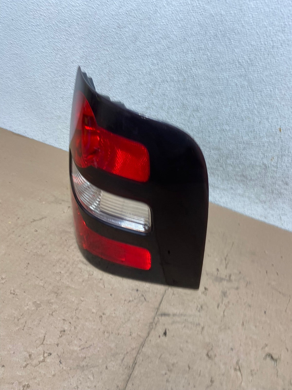 2006 to 2010 Ford Explorer Right Passenger Side Tail light AG5664 LK1