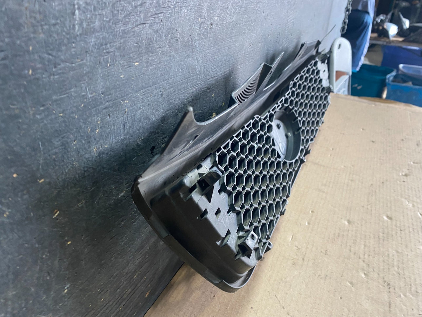 2010 to 2012 Kia Forte Koup Front Upper Grill Grille OEM S1330 DG10