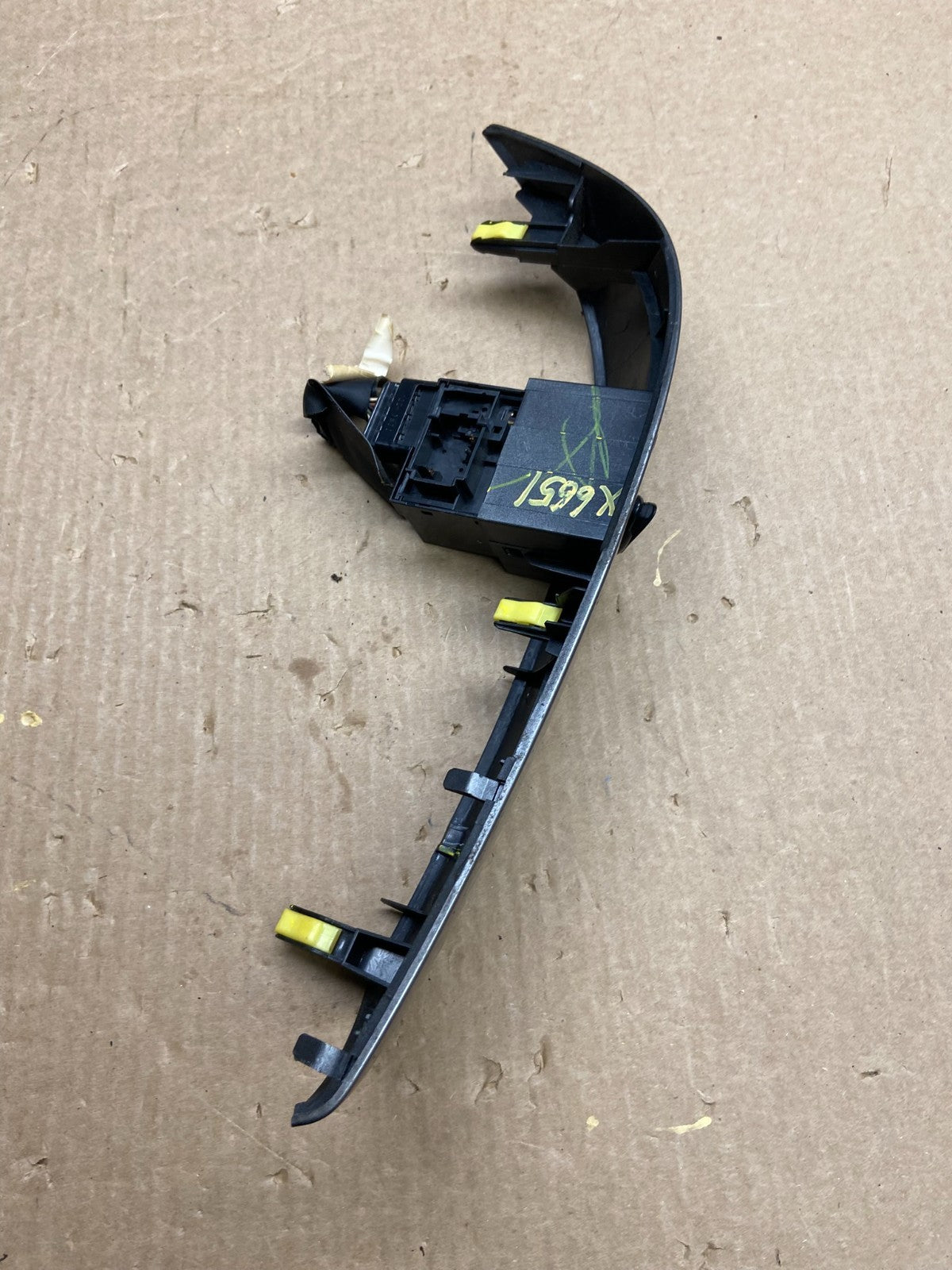 2004 to 2010 Toyota Sienna Right Side Radio Switches Bezel Trim OEM X6651 DG3