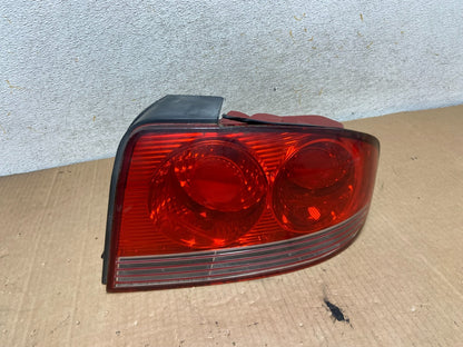 2002 - 2005 Hyundai Sonata Right Passenger RH Side Tail Light AI8761 LK0
