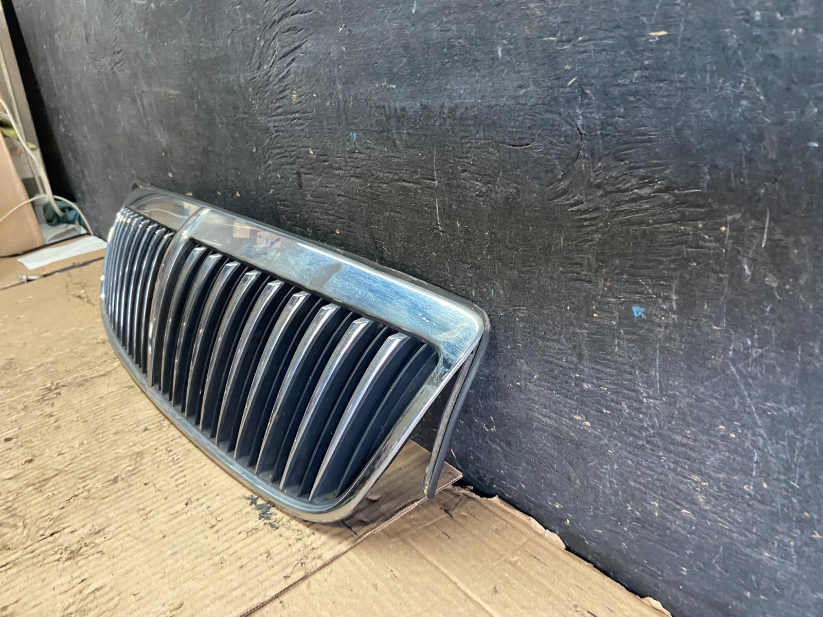 2002 to 2005 Hyundai XG350 Front Upper Grill Grille W/Emblem Q3315 DG1