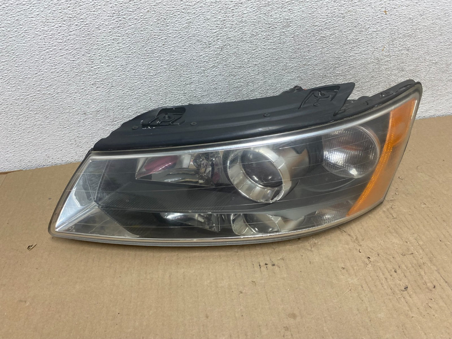 2006 to 2008 Hyundai Sonata Left Driver LH Side Headlight Halogen AG7969 DW0
