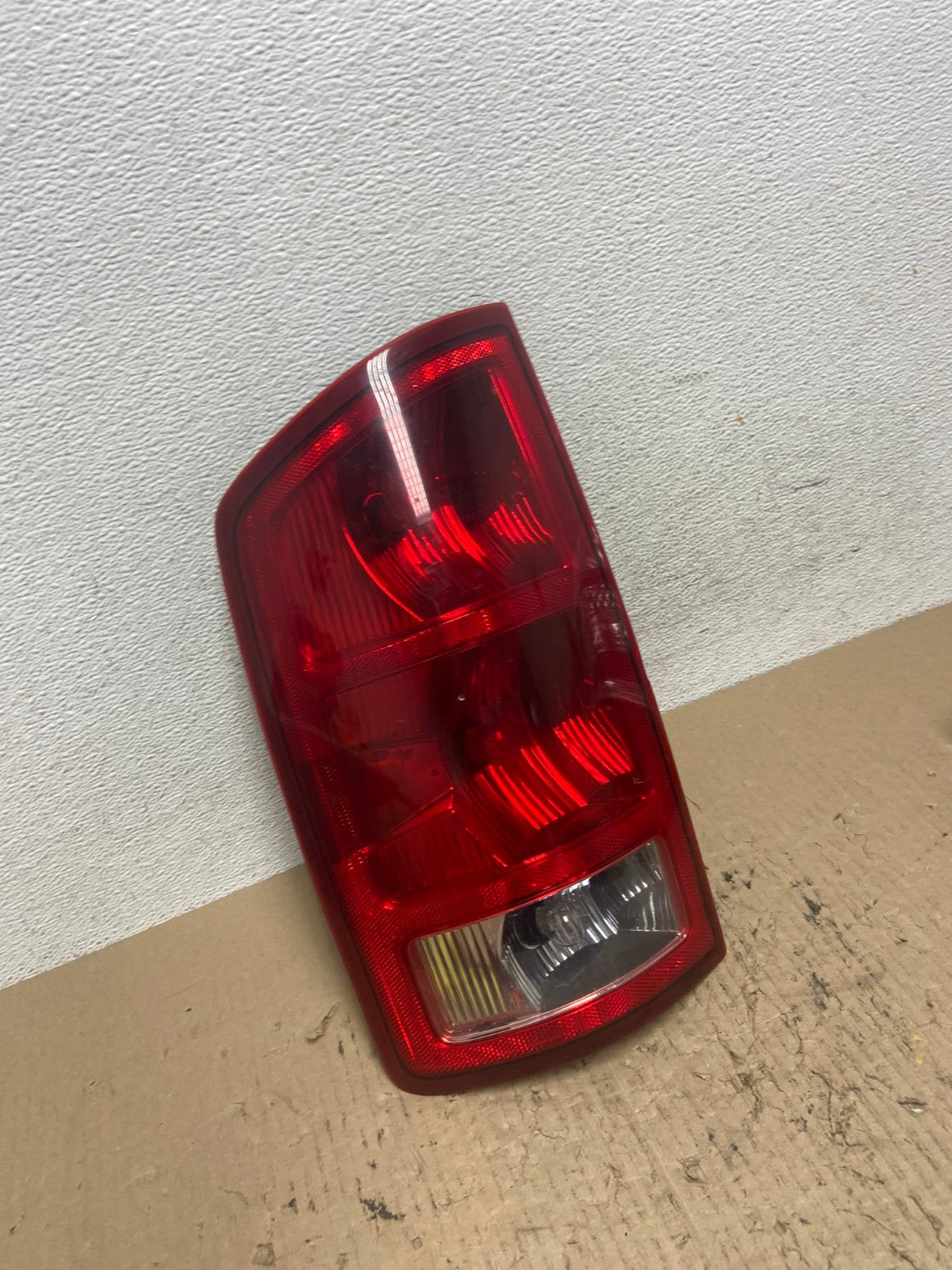 2002 to 2006 Dodge Ram 1500 Left Driver side Tail Light AF7050 LK2