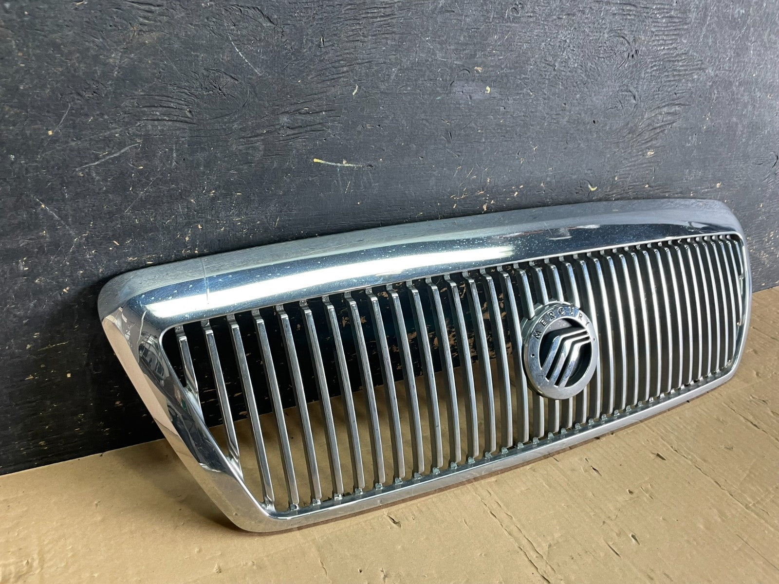 2003 to 2005 Mercury Grand Marquis Front Upper Grill Grille OEM aa8915 DG1