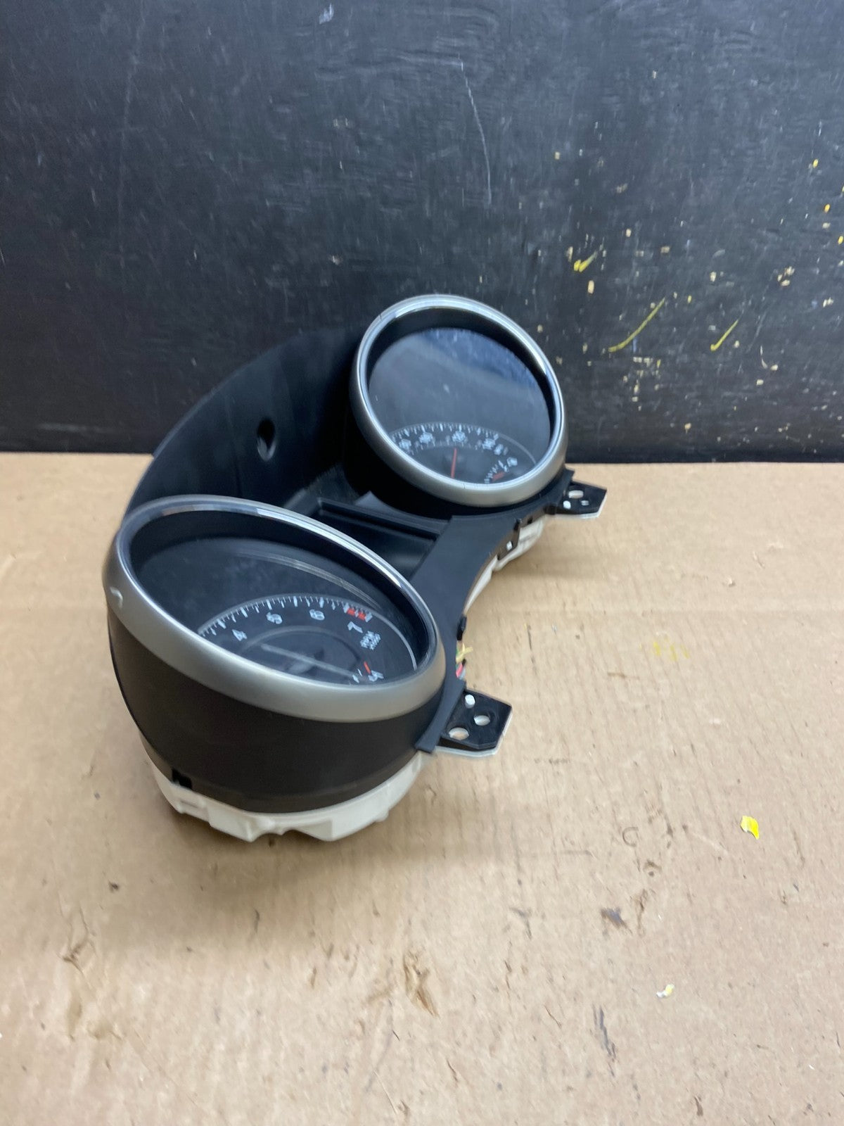 2011 to 2013 Jeep Grand Cherokee 3.6L Speedometer Gauge Cluster T4592 DG1