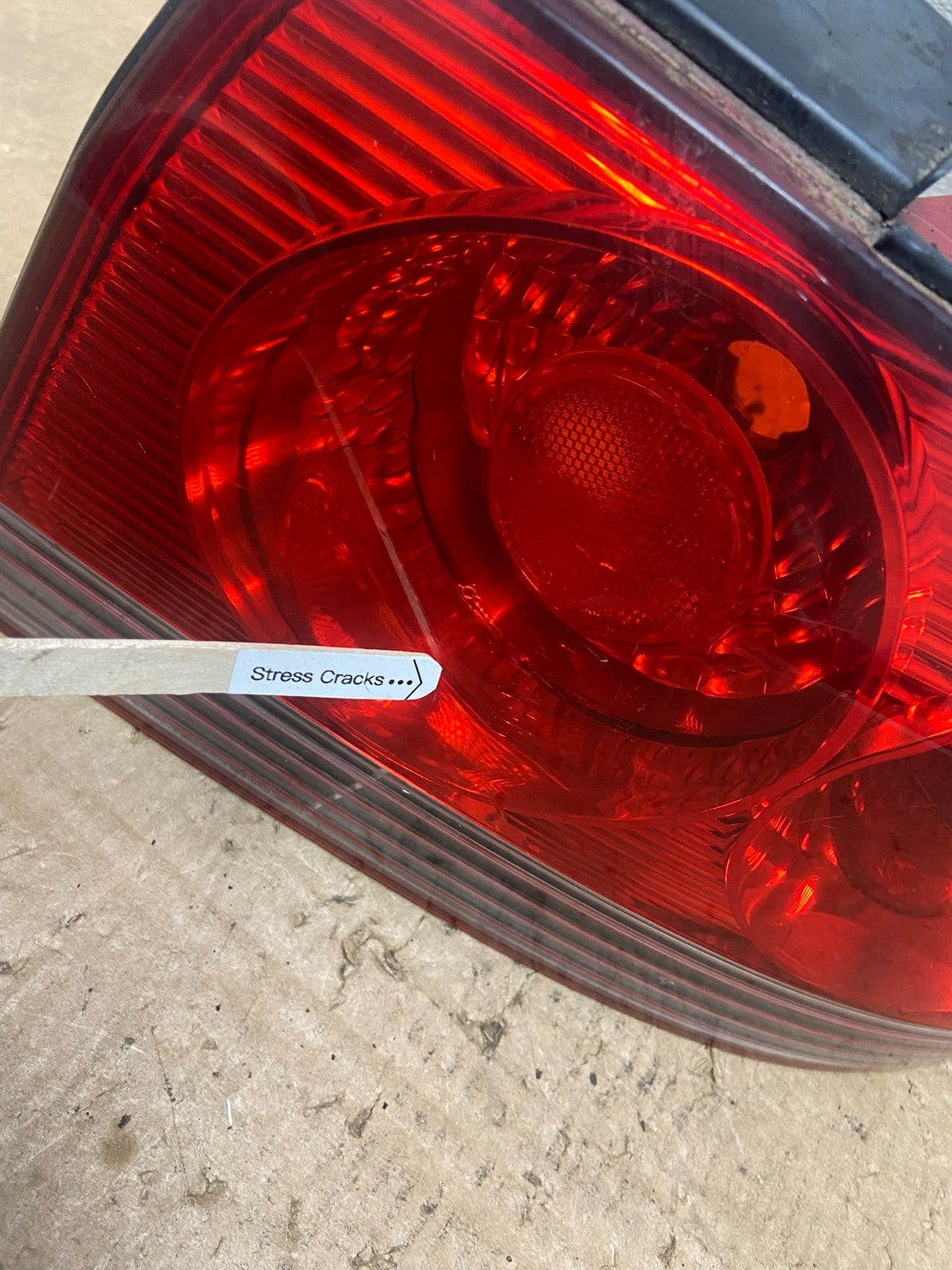 2002 - 2005 Hyundai Sonata Right Passenger RH Side Tail Light OEM Y6799 DW4