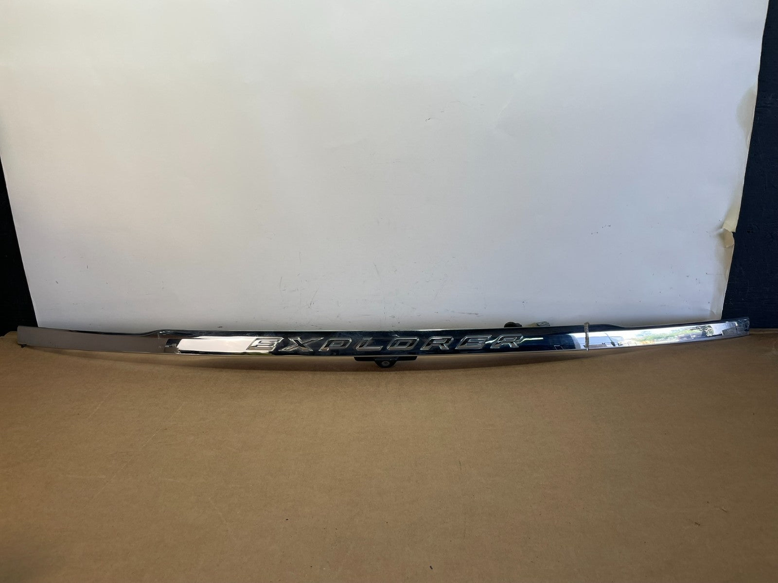 2011 to 2014 Ford Explorer Rear Tailgate Gate Trim Molding With Camera AG0784 DG0