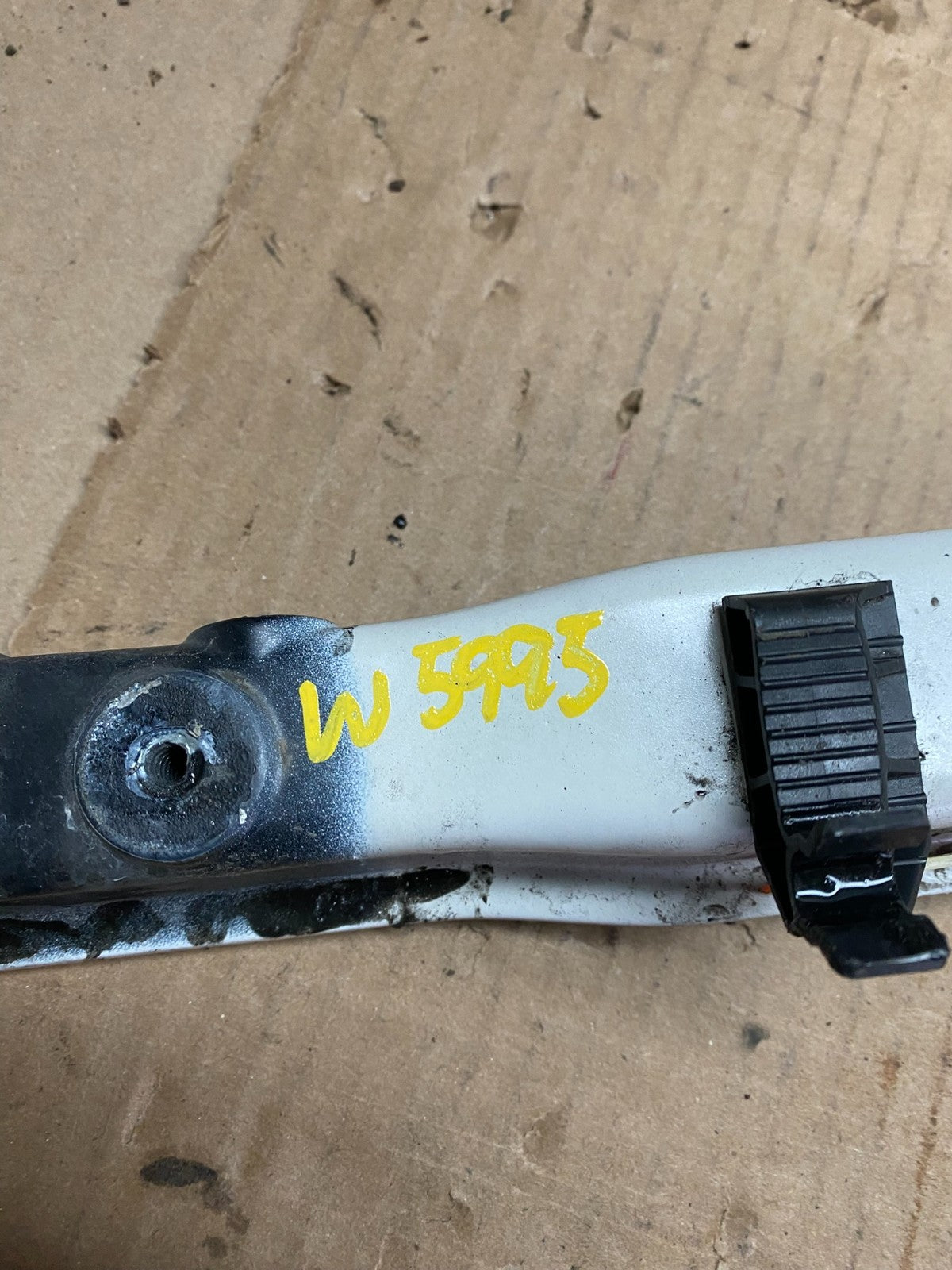 2020 to 2023 Ford Explorer Right RH Upper Tic Bar Oem w5995 DG12