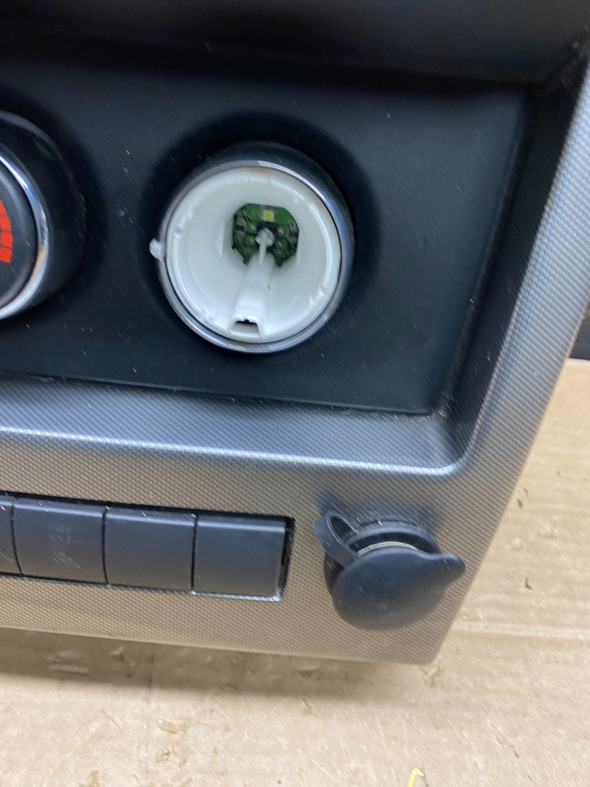 2008 to 2012 Jeep Liberty Dash Climate Temperature Control Radio Bezel w9719 DG3