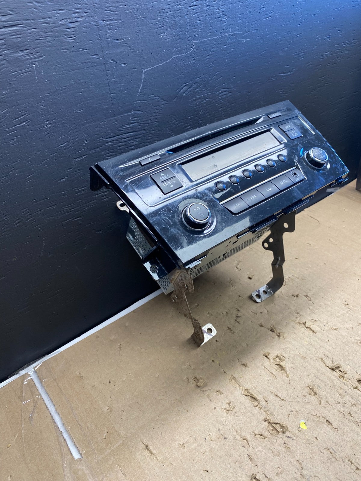 2013 to 2015 Nissan Altima Radio Cd Mp3 Player AUX Port AB5665 DG2