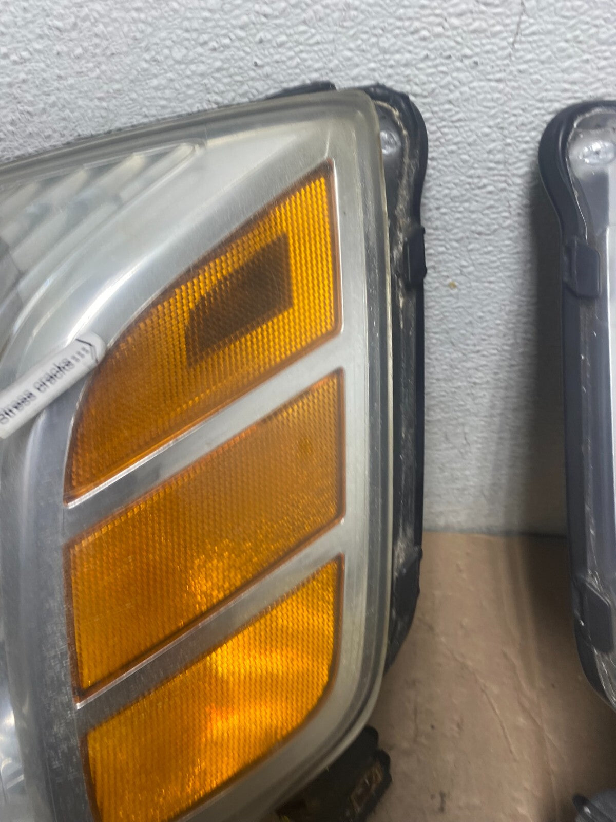 2004 to 2007 Nissan Armada Left+Right Side Set Headlights Oem M4135 DW8