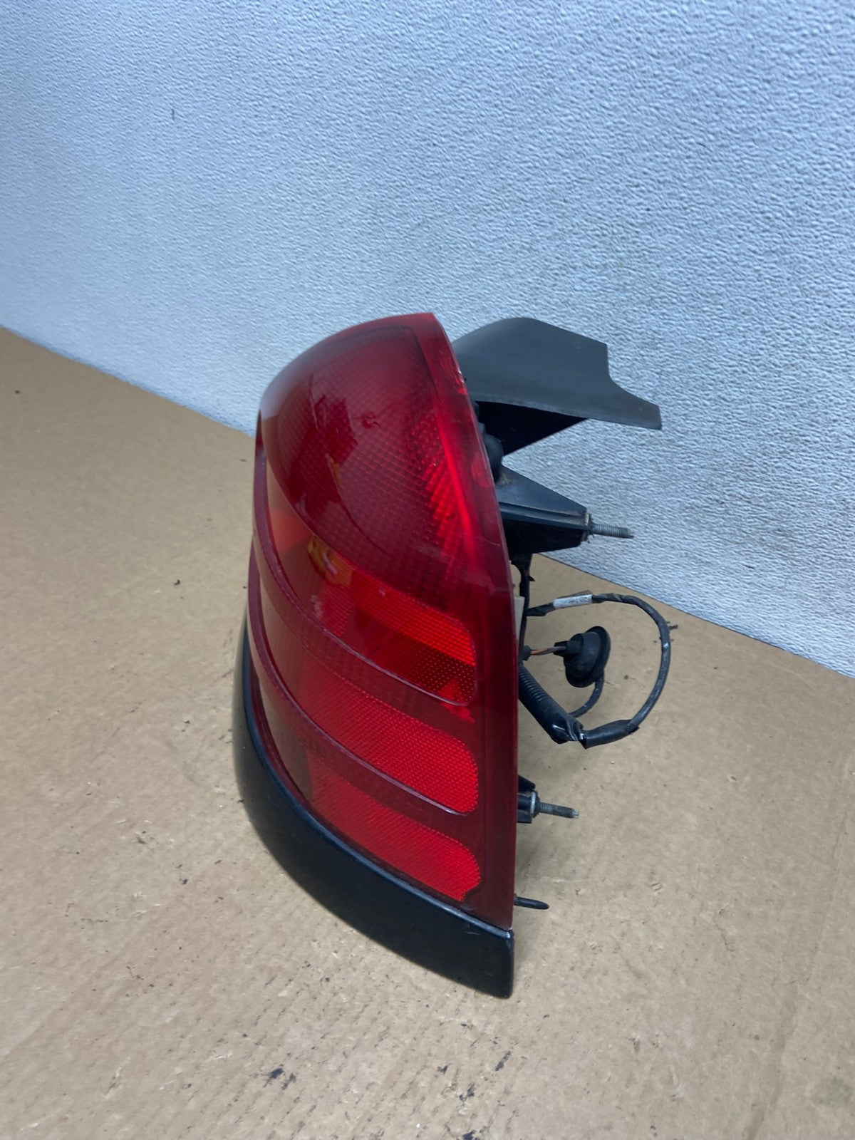 2003-2011 Ford Crown Victoria Right Passenger Rh Side Tail Light AG2064 LK1