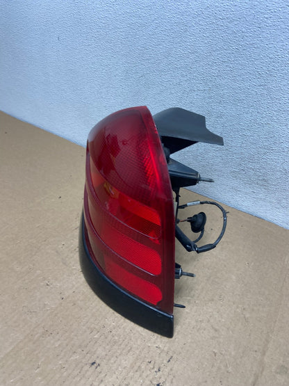 2003-2011 Ford Crown Victoria Right Passenger Rh Side Tail Light AG2064 LK1