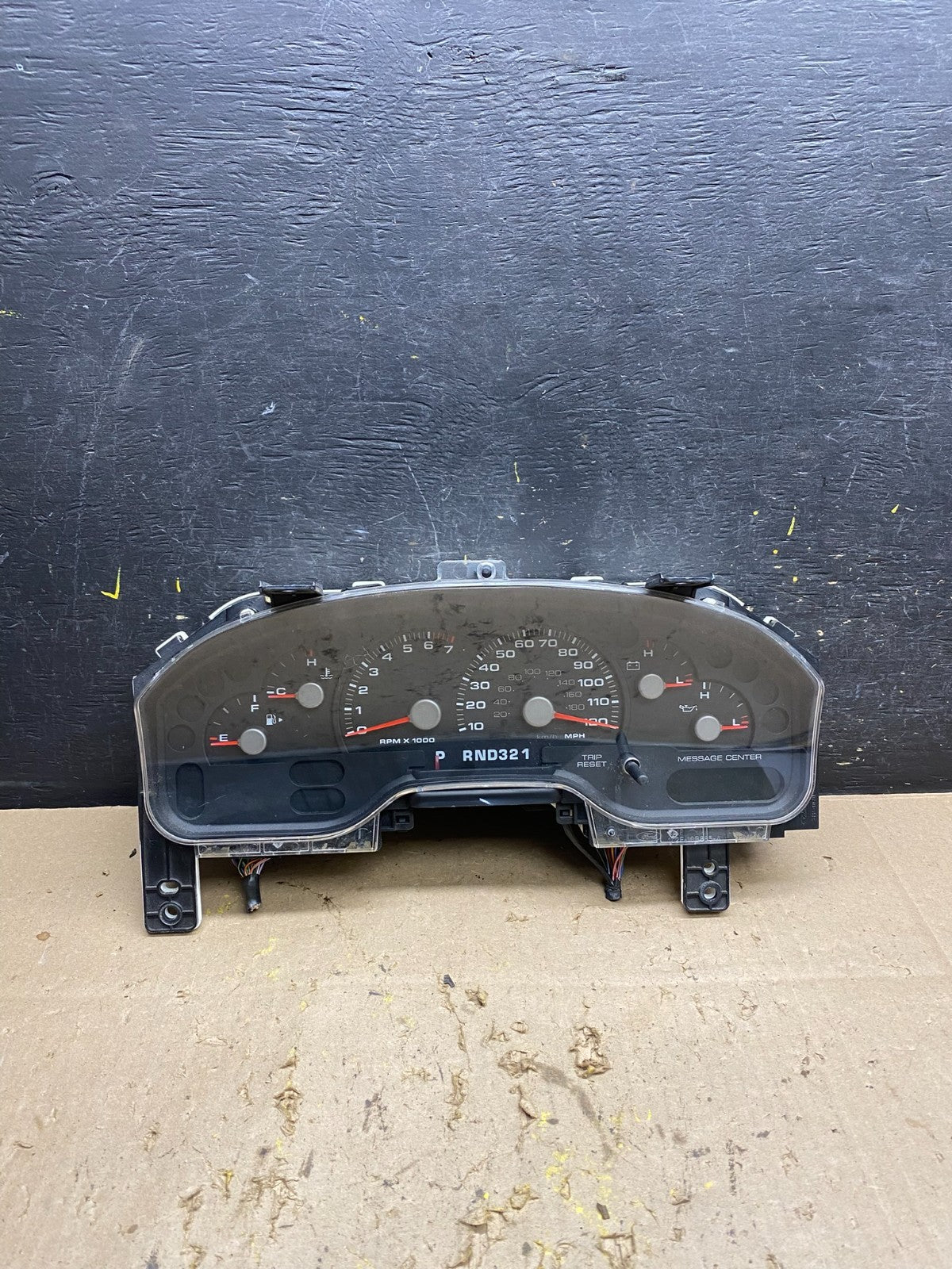 2004 to 2005 Ford Explorer Speedometer Cluster Gauge U5575 DG0