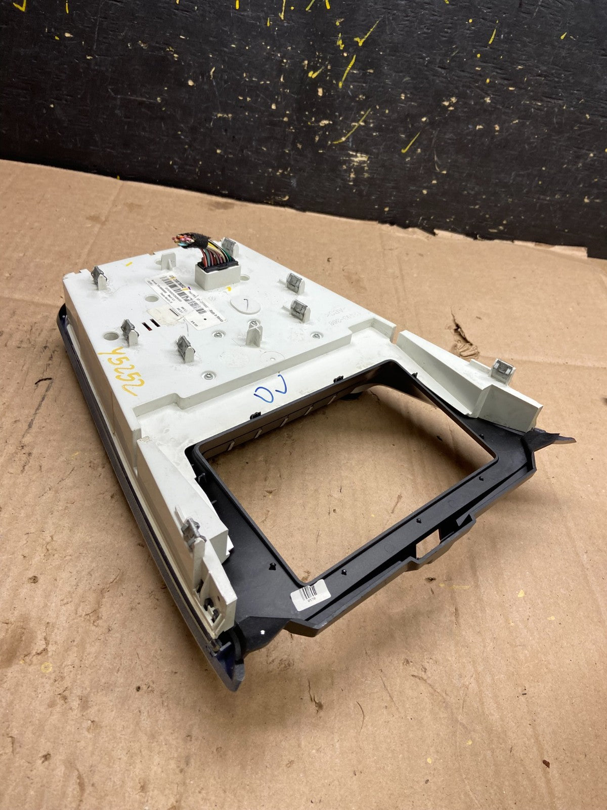 2010-2011 Chevrolet Equinox Radio Face Climate Control Panel Bezel Y5252 DG5