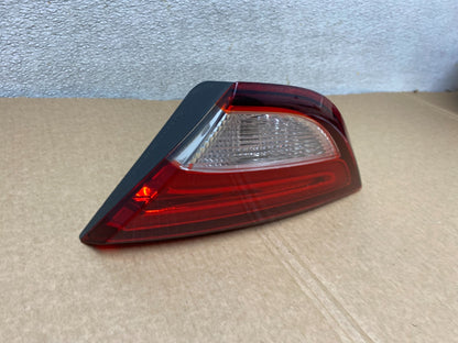 2015 to 2017 Chrysler 200 Sedan Right Passenger Inner Tail Light V0945 DW2