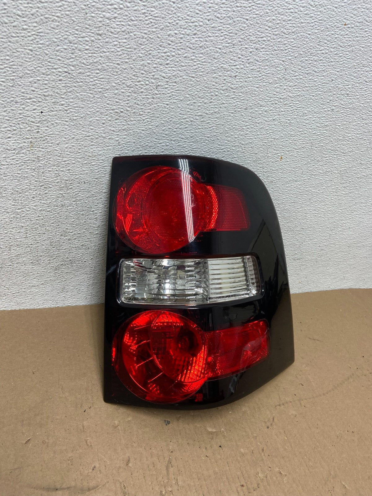 2006 to 2010 Ford Explorer Right Passenger Side Tail light AD6502 DW0