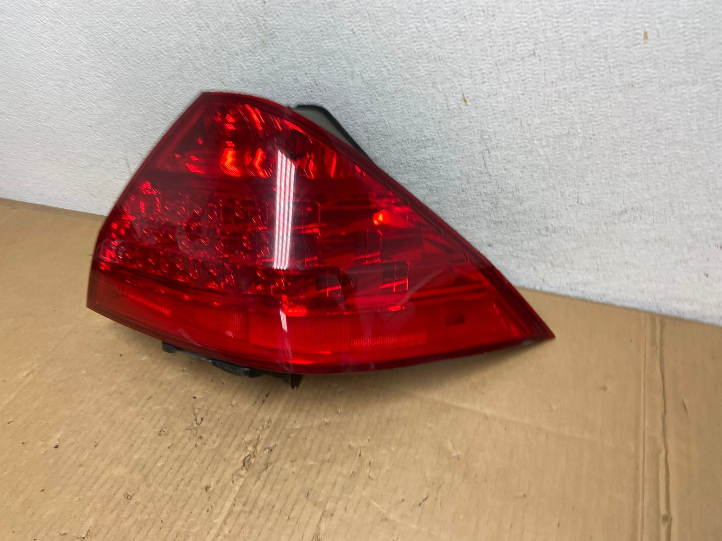 2006 - 2007 Honda Accord Right Passenger Side Tail light AD0911 LK1