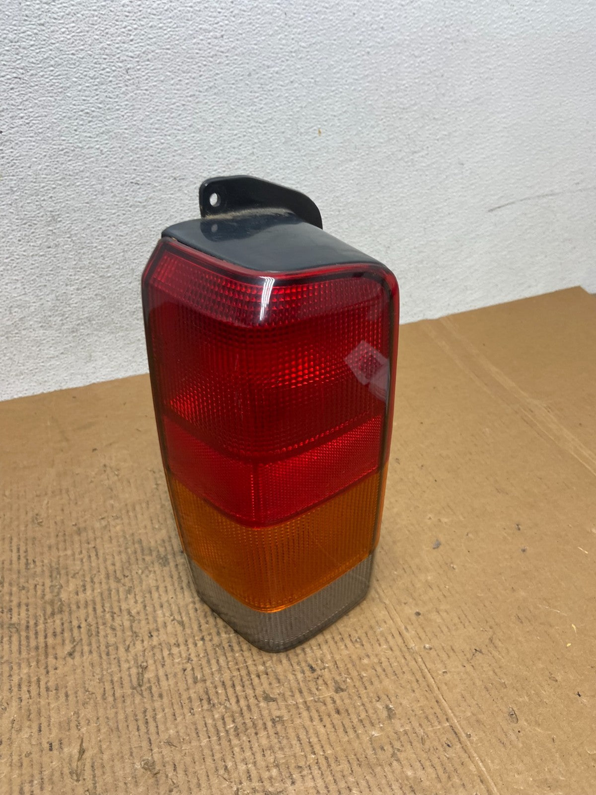 1997 to 2001 Jeep Cherokee Left Driver LH Side Tail Light AE0221 DW2