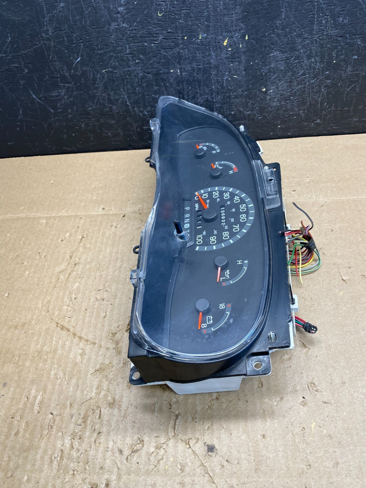 1999 to 2000 Ford E150 E250 E350 VAN Gauge Speedometer Cluster AC9041 DW2